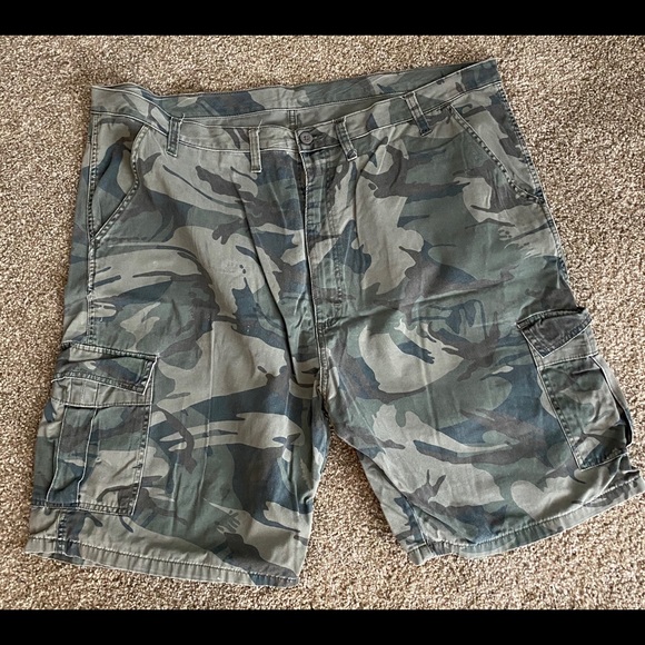 Men’s shorts - Picture 7 of 9